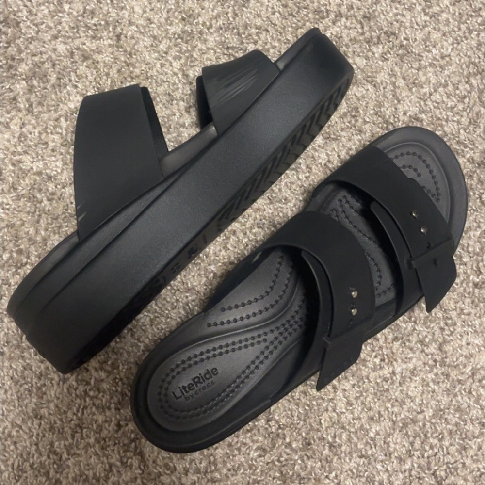 Crocs Women’s Brooklyn Buckle Low Wedges Size 8/9